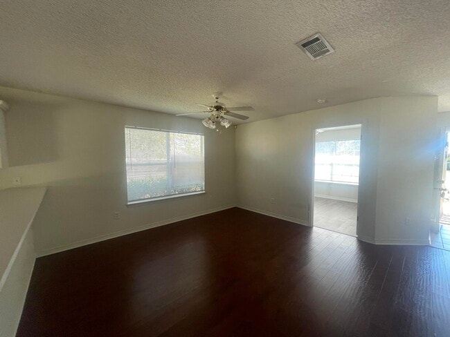 Building Photo - 106 Louise Dr