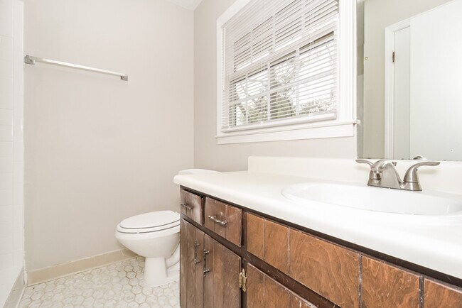 Building Photo - Fantastic 4bd/2.5ba home! Coming soon!