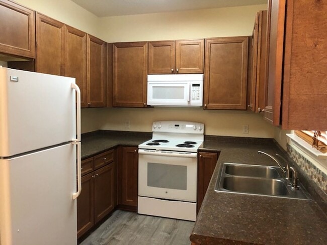 Building Photo - 323 Laurel Oak Ln