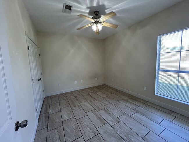 Building Photo - 23983 Terrace Ave