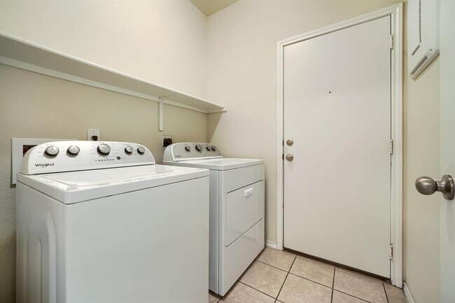 Building Photo - 616 Sonterra Blvd
