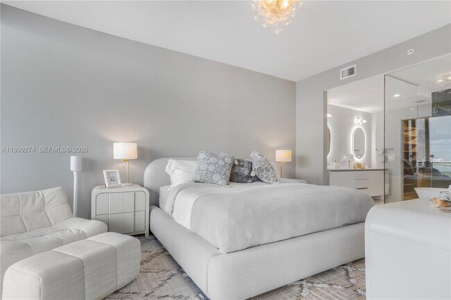 Building Photo - 700 NE 24th St