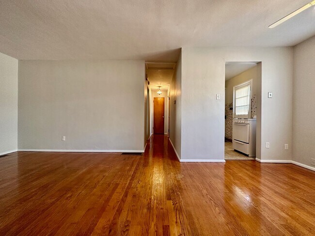 Building Photo - 7022 Jamieson Ave