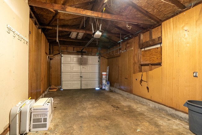 Building Photo - 15706 E Burnside St