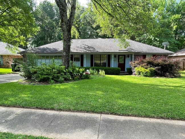 Primary Photo - Large Brick Home In Desirable "Huntington ...