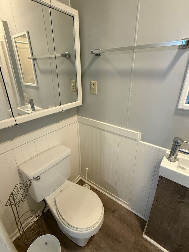 Building Photo - Spacious 4 Bedroom, Cambridge Home with Large Yard, Office & Front Porch Near Downtown Waterfront!