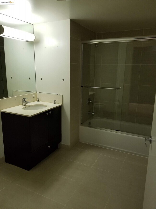 Building Photo - 311 Oak St