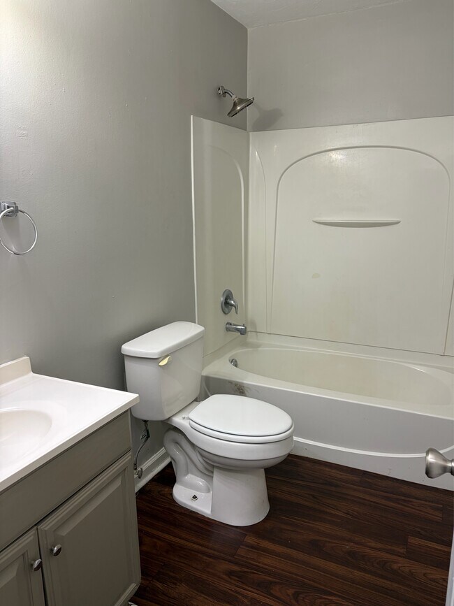 Building Photo - 214 White Dr