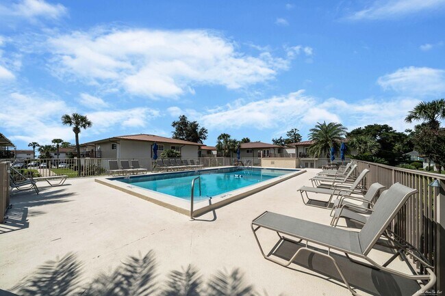 Building Photo - 2100 W Beach Dr