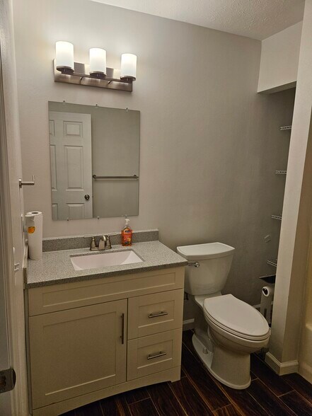 Bathroom - 923 Norwood Rd
