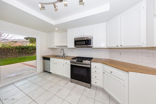 Building Photo - 6801 Pala Mesa Dr