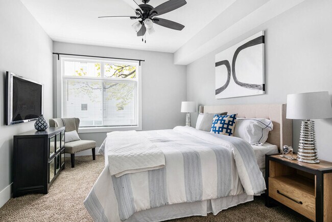 Building Photo - 504 Lyman Ave