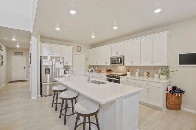 Building Photo - 1617 Colorado River Dr