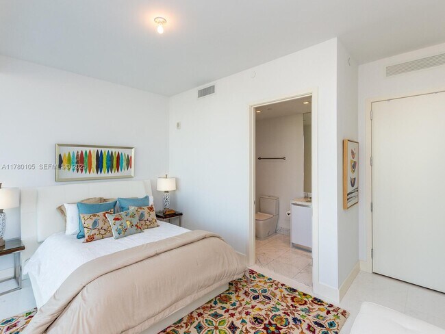 Building Photo - 16901 Collins Ave