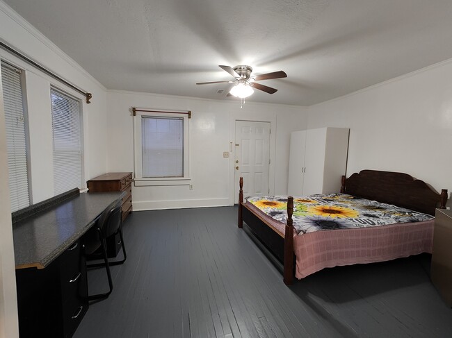 Bedroom large - 1922 Watkins St