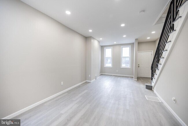 Building Photo - 2265 E Clearfield St