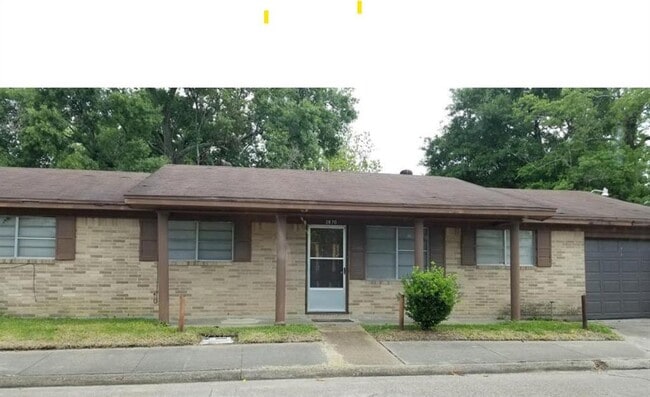 Building Photo - 2870 Sarah St