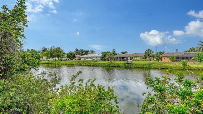Building Photo - 515 Rousseau Dr