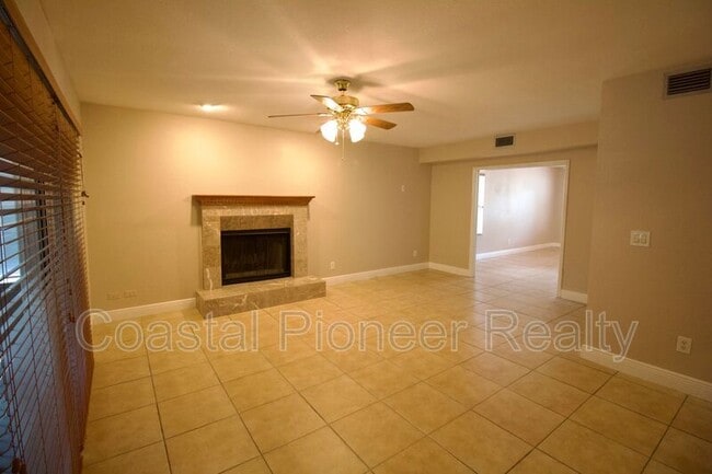 Building Photo - 1817 Laurence Ct