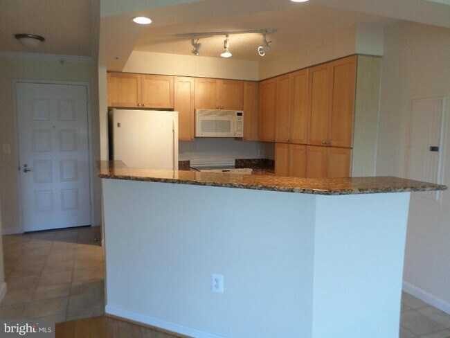 Building Photo - 3101 N Hampton Dr