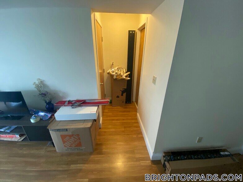 Building Photo - 146 N Beacon St