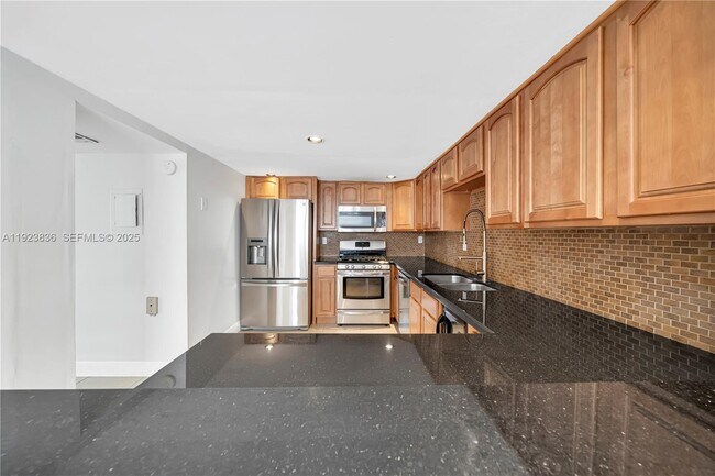 Building Photo - 6864 SW 114th Pl