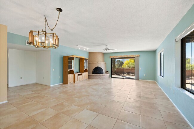 Building Photo - 1021 W Desert Canyon Pl