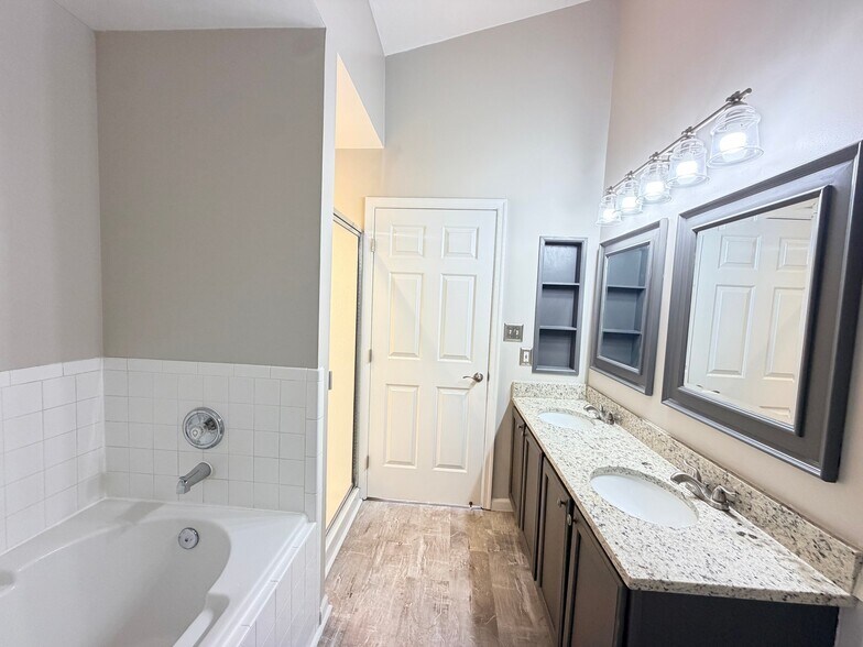 Building Photo - 14405 Hulfish Way