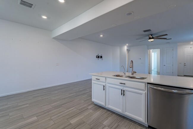 Building Photo - Stunning 2020 Built Maricopa Home