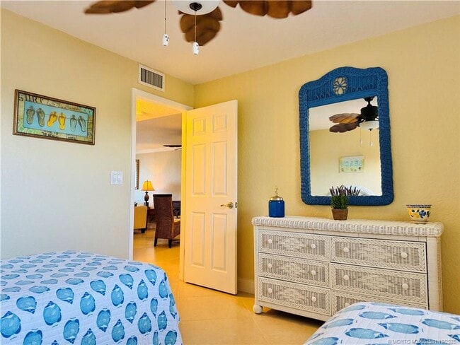 Building Photo - 7440 S Ocean Dr