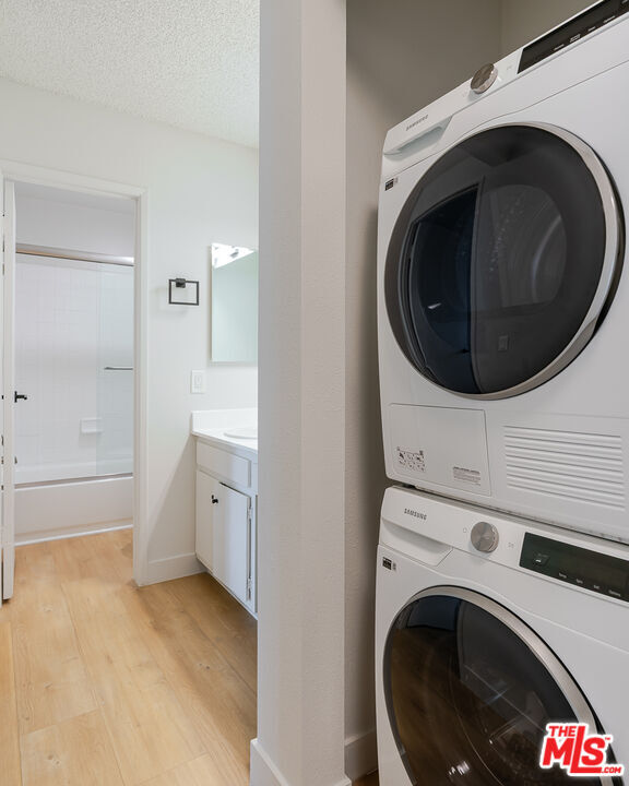 Building Photo - 1352 S Carmelina Ave