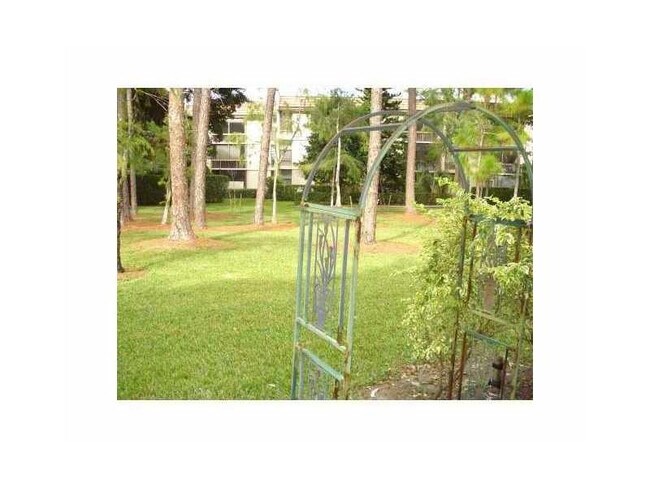 Building Photo - 8433 Forest Hills Dr