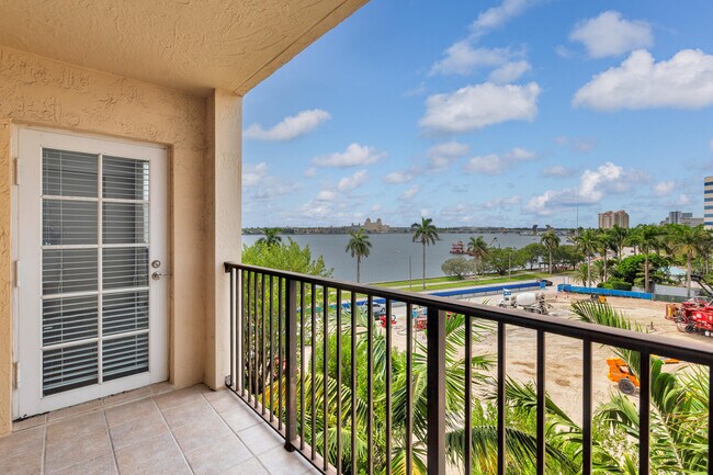 Building Photo - 1801 N Flagler Dr