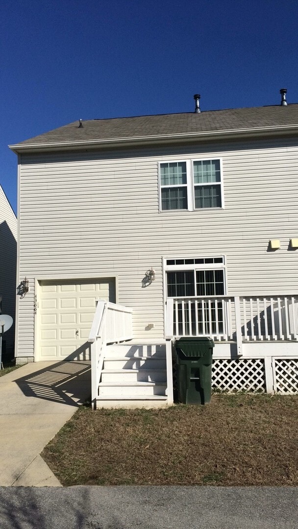 Building Photo - Great Townhouse in Wildewood in California MD