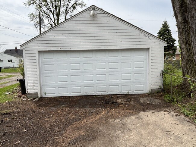 Building Photo - 621 W 44th Pl