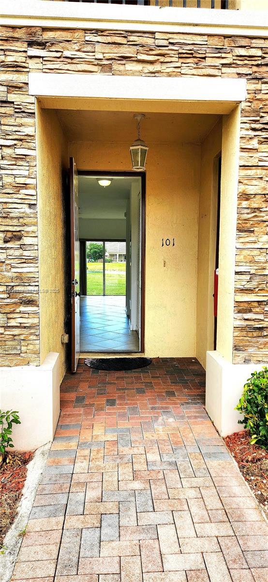 Building Photo - 3350 NE 13th Cir Dr