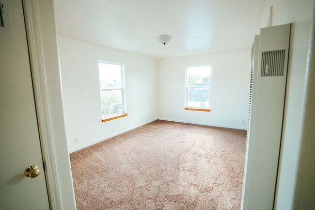 Building Photo - 917 I St