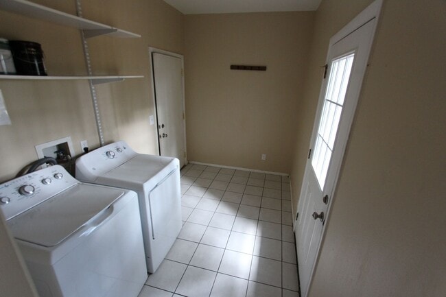 Building Photo - 5-Bedroom University Heights Gem – Privacy...