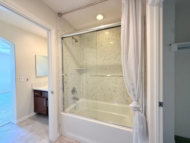 Building Photo - AVAILABLE NOW!! GORGEOUS 2 Bed 2.5 Bath Condo in La Quinta!