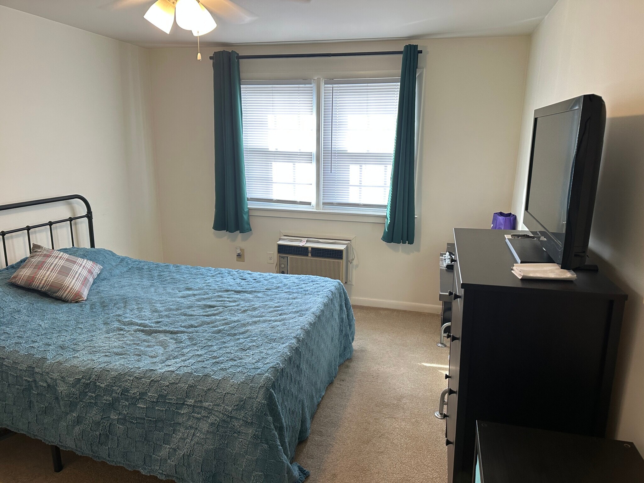 Building Photo - 1 Beverly Ln