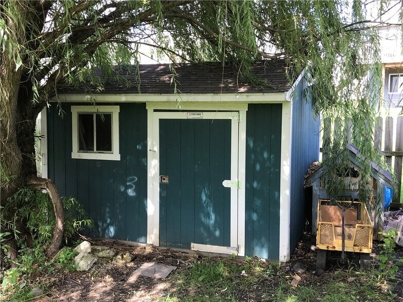 Building Photo - 2806 Fayrdale Dr