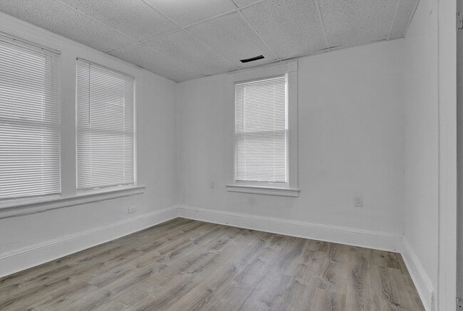 Building Photo - 1397 Worcester St