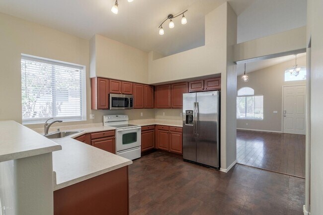 Building Photo - 230 S Pineview Pl