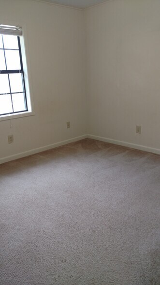 Bedroom - 105 Debra Ln