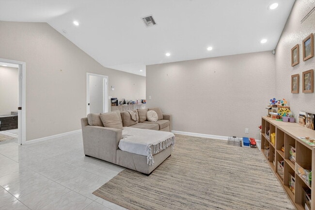Building Photo - 10065 Camelback Ln