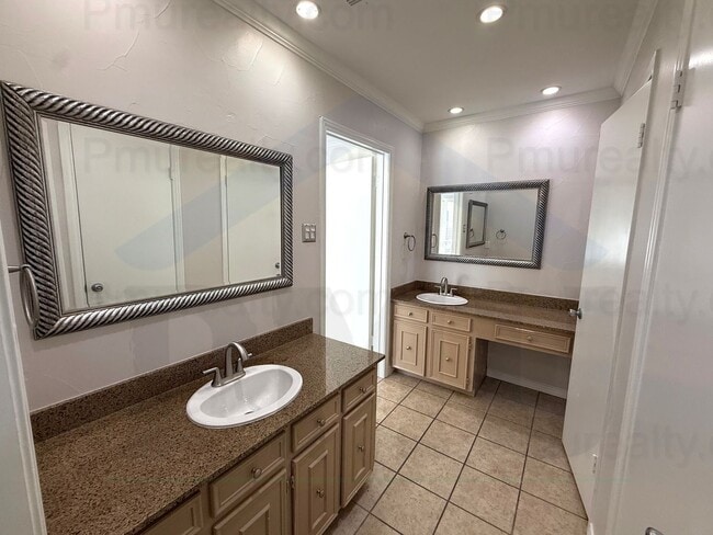 Building Photo - AVAILABLE NOW!!! Beautiful 4-bedroom, 2.5-bath home in the heart of Richardson