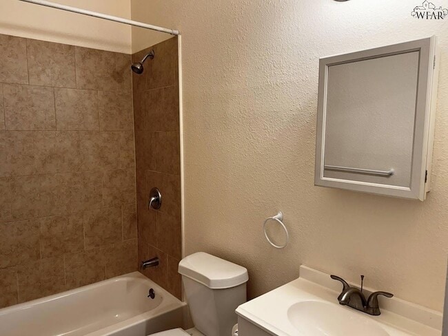 Building Photo - 2007 10th St