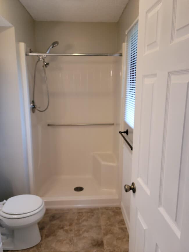 Building Photo - 1440 Sherwood Downs Rd W