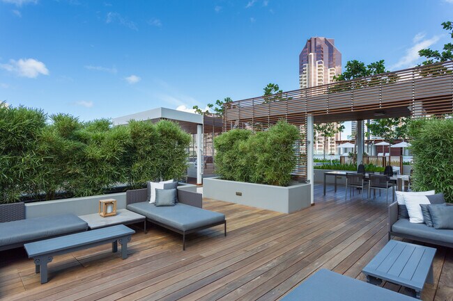 Building Photo - Surround Yourself in Luxury! Symphony Honolulu!