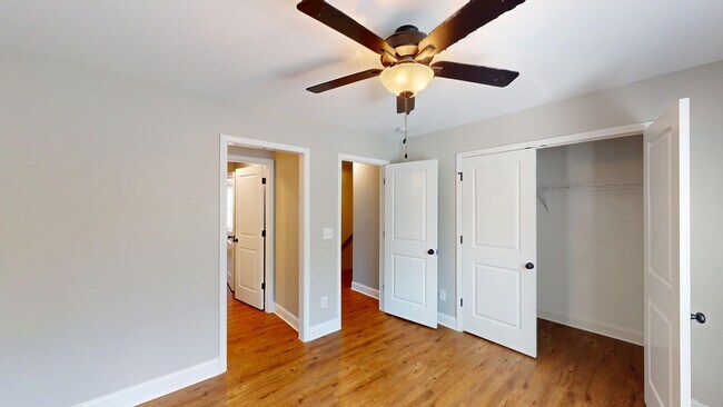 Building Photo - Refreshed 2 Bed/2 Bath Townhomes With Flex Room in Columbia, TN!